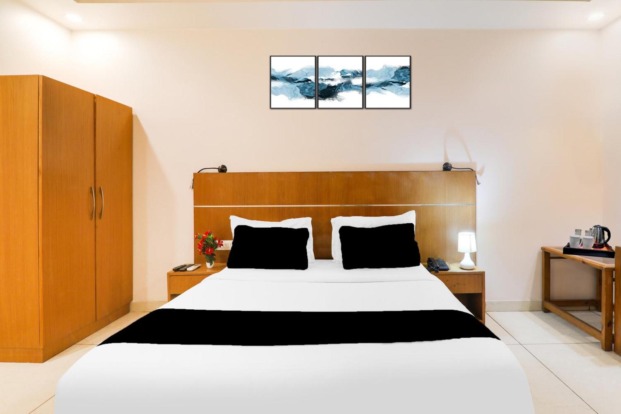 Super Townhouse Viraj Khand Formerly Veridian Inn Chinhat Exterior photo