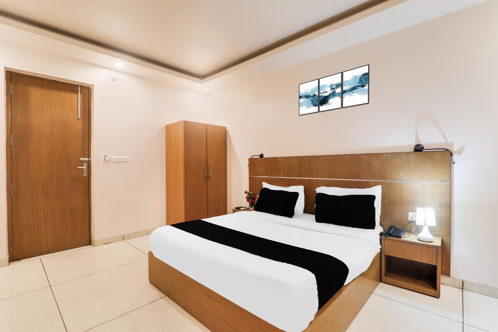 Super Townhouse Viraj Khand Formerly Veridian Inn Chinhat Exterior photo