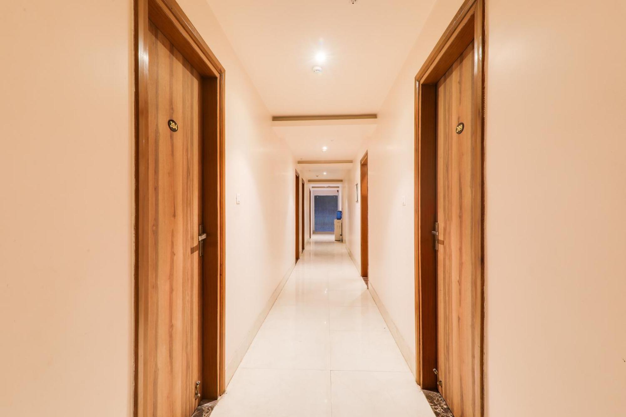 Super Townhouse Viraj Khand Formerly Veridian Inn Chinhat Exterior photo