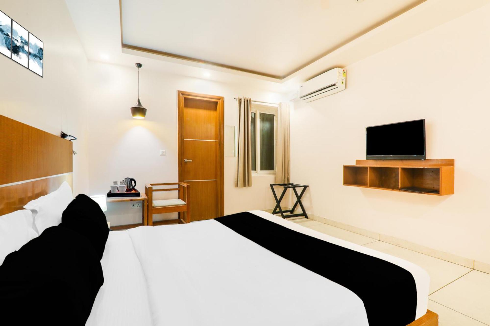 Super Townhouse Viraj Khand Formerly Veridian Inn Chinhat Exterior photo