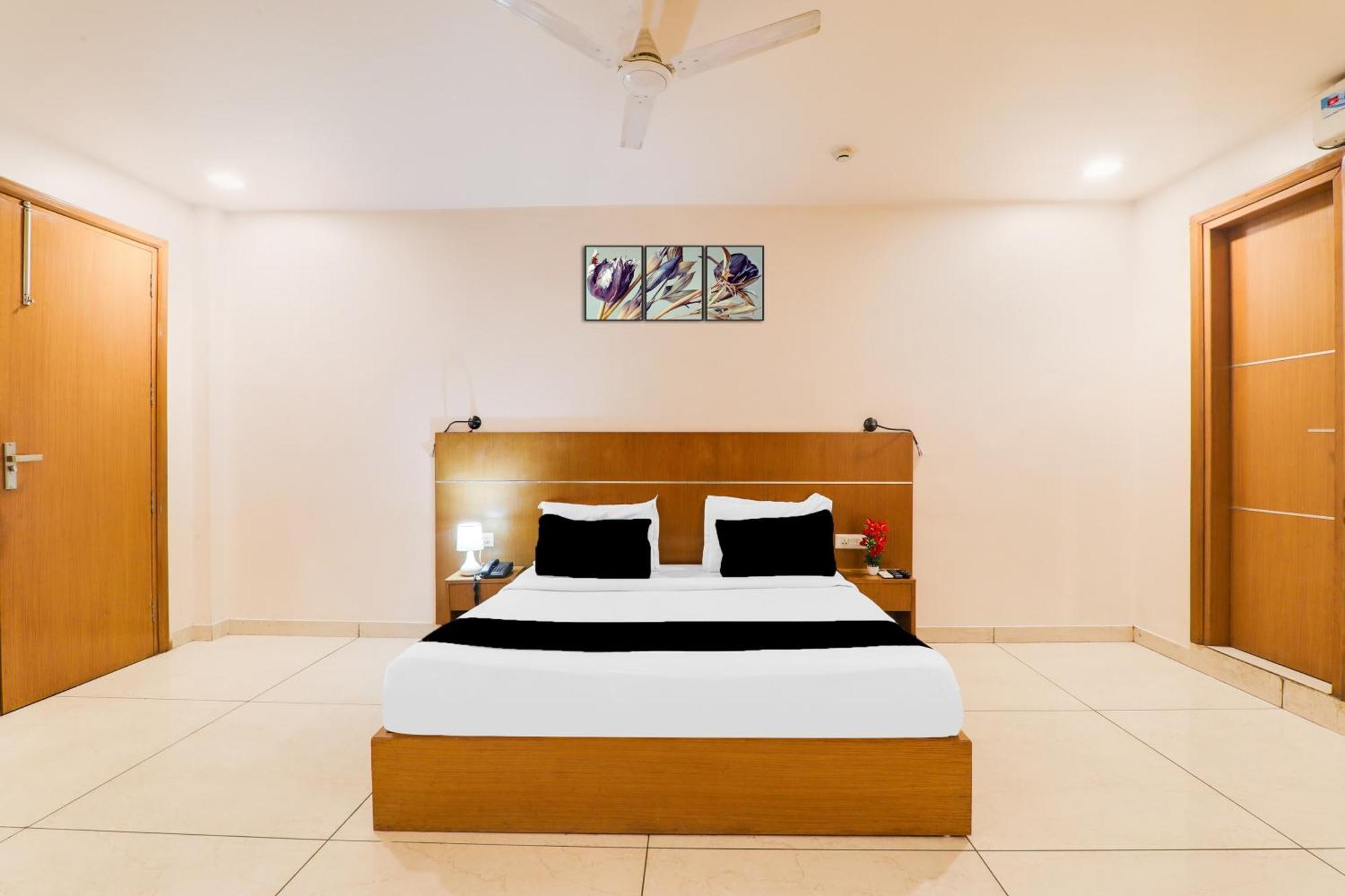 Super Townhouse Viraj Khand Formerly Veridian Inn Chinhat Exterior photo