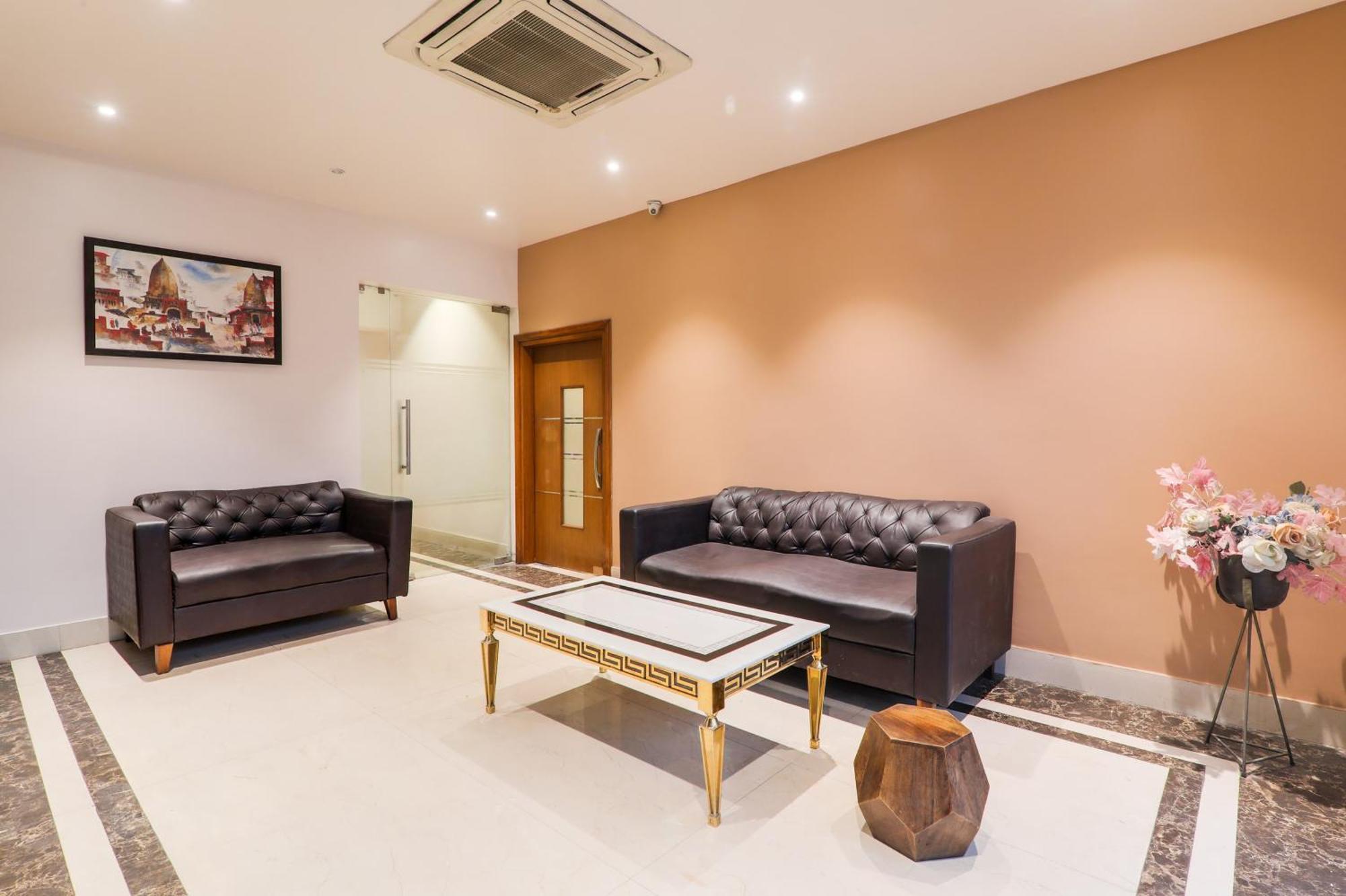 Super Townhouse Viraj Khand Formerly Veridian Inn Chinhat Exterior photo