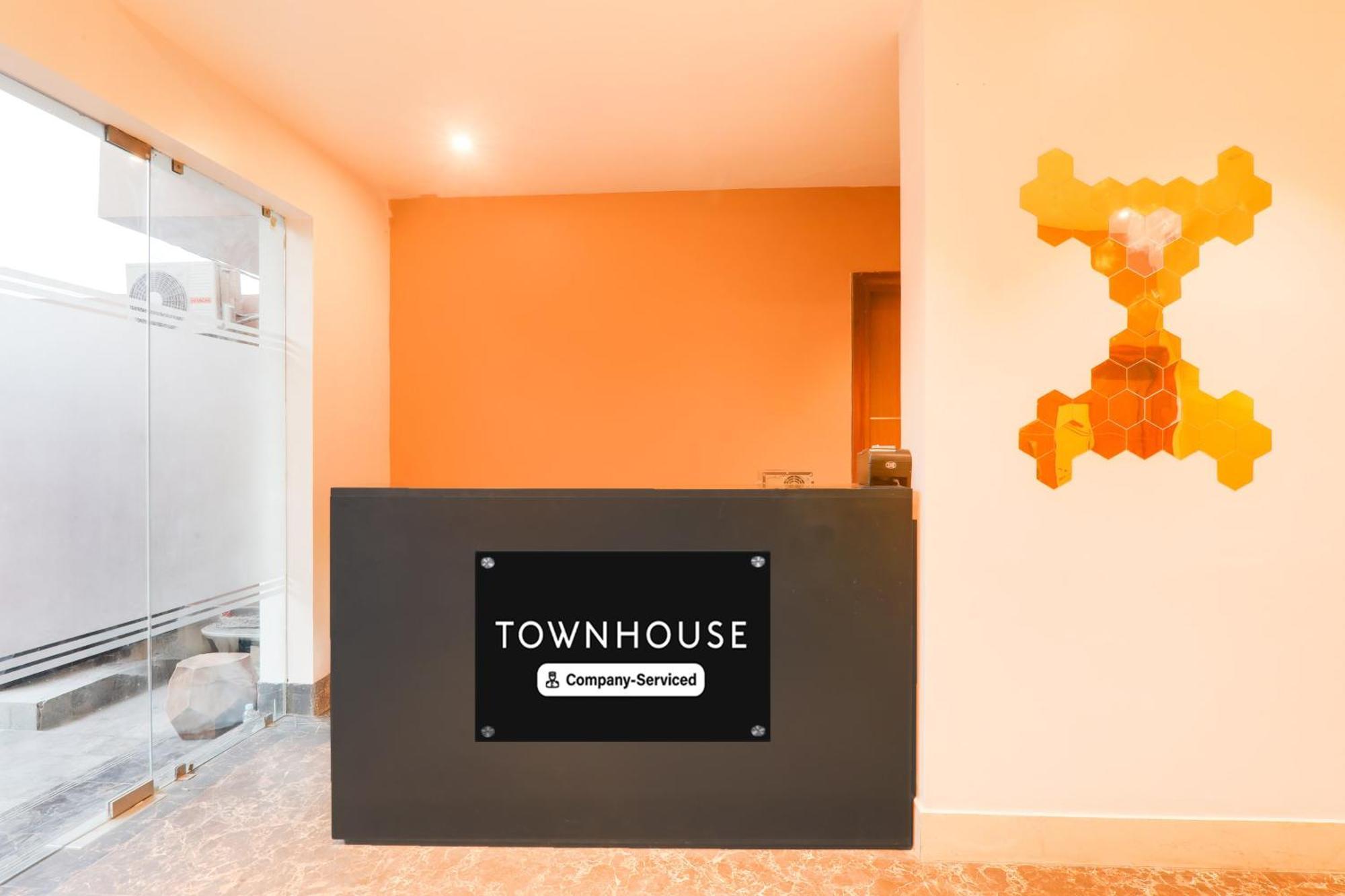 Super Townhouse Viraj Khand Formerly Veridian Inn Chinhat Exterior photo