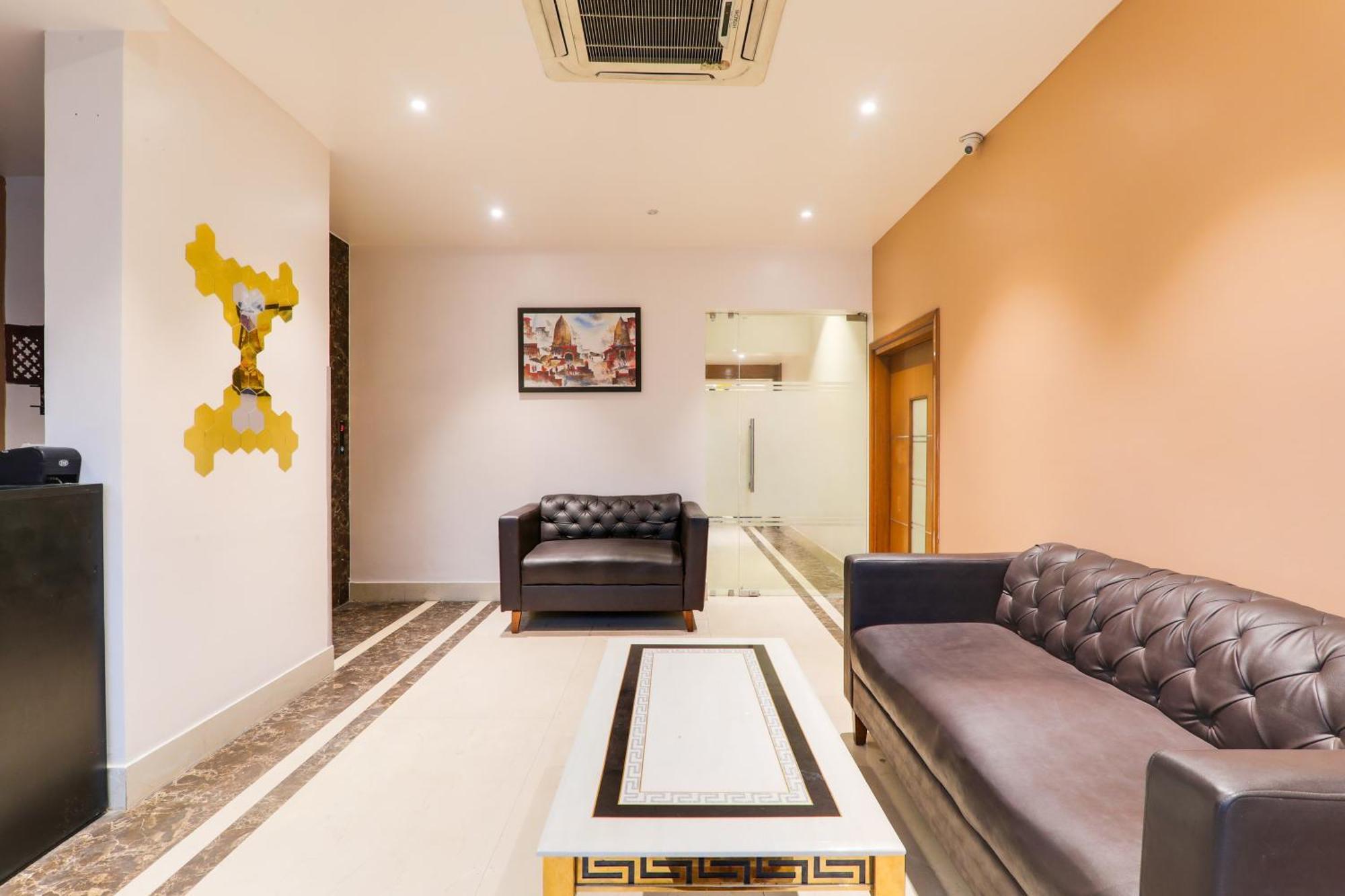 Super Townhouse Viraj Khand Formerly Veridian Inn Chinhat Exterior photo
